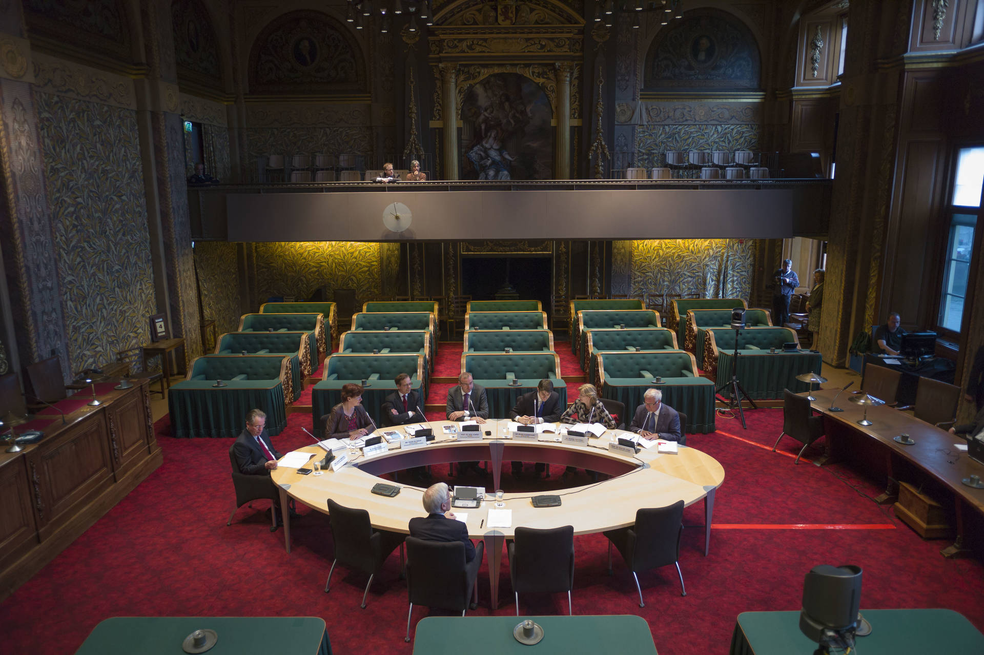 Parlementaire Onderzoekscommissie in plenaire zaal Eerste Kamer