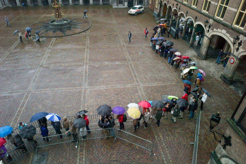 Wachtrij buiten op het Binnenhof