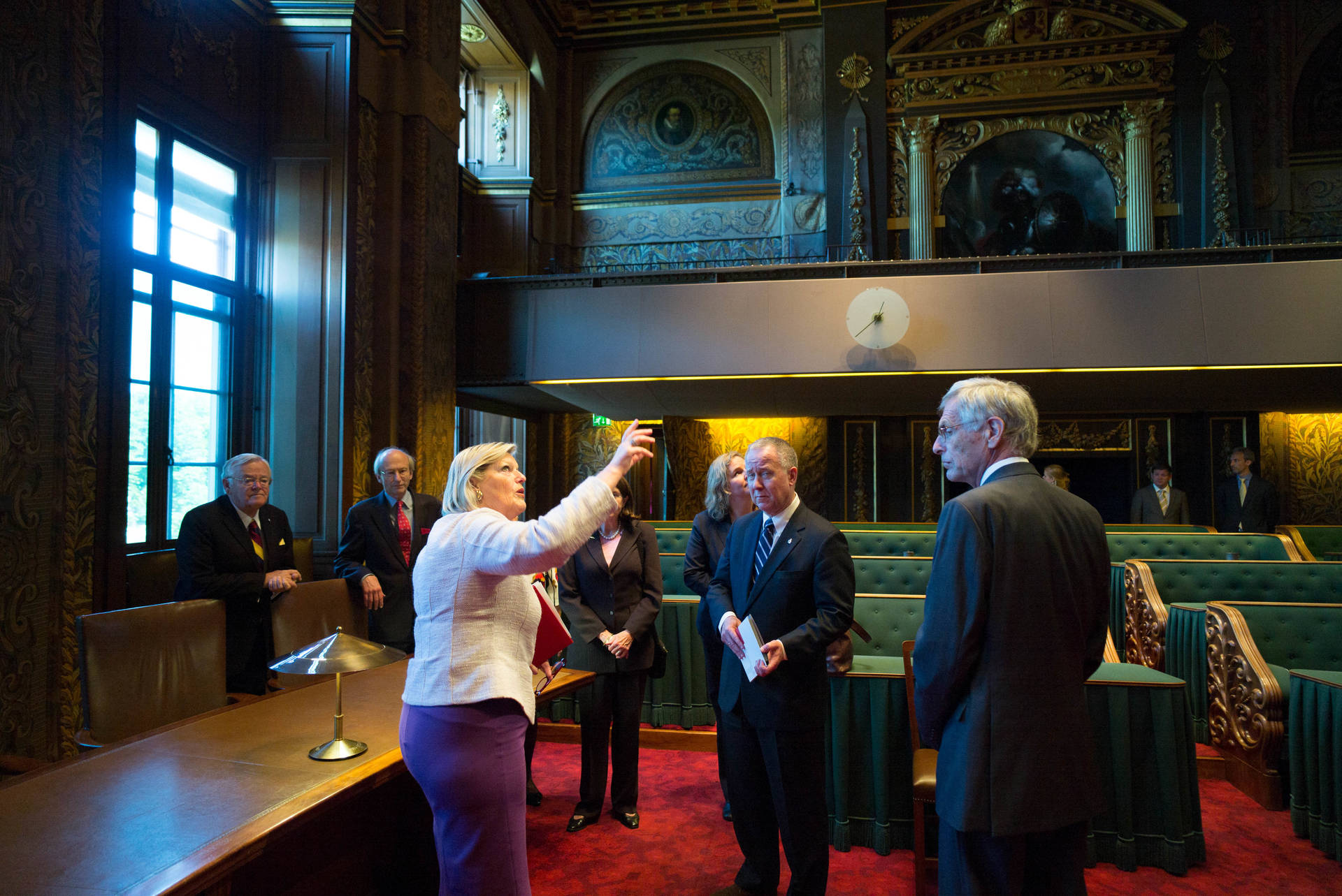 Rondleiding in de plenaire zaal 