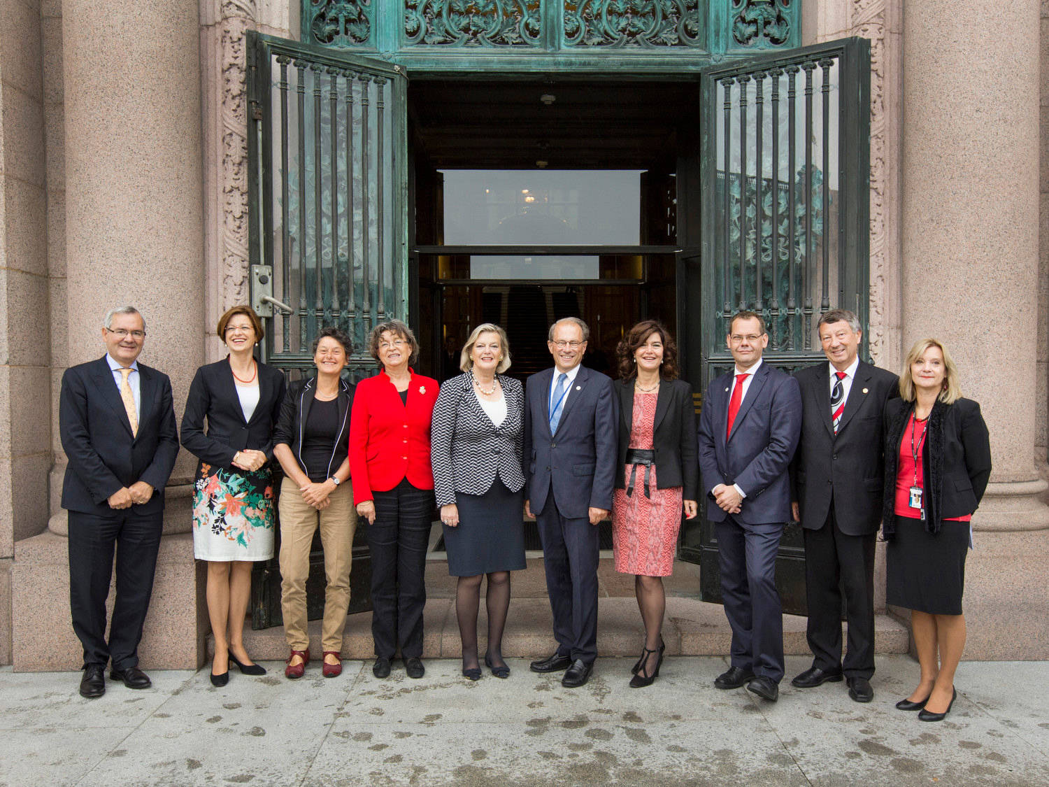 Geert Jan Hamilton (Griffier Eerste Kamer), Angelien Eijsink (Tweede Kamerlid), Tineke Strik (Eerste Kamerlid), Susanne Eberstein (Ondervoorzitter Zweedse Parlement), Ankie Broekers-Knol (Voorzitter Eerste Kamer), Per Westerberg (Voorzitter Zweedse Parlement), Anouchka van Miltenburg (Voorzitter Tweede Kamer), Ulf Holm (Ondervoorzitter Zweedse Parlement), Jan Erstbon (Ondervoorzitter Zweedse Parlement), Kathrin Flossing (Griffier Zweedse Parlement).