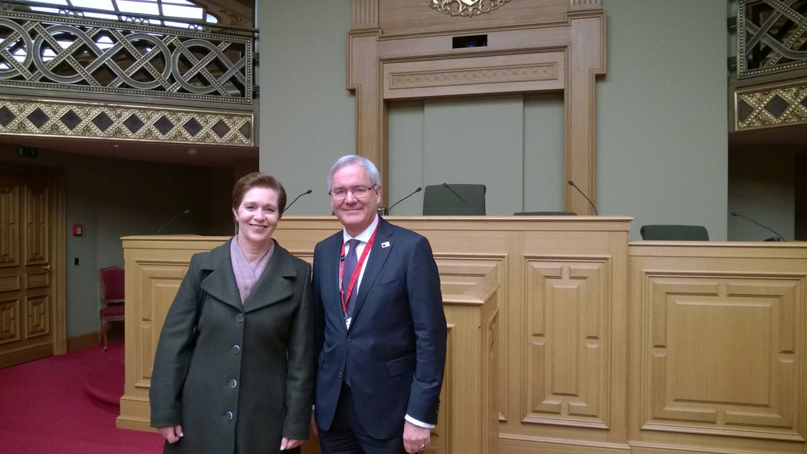 Renate Vos (l) Griffier van de Tweede Kamer en Geert-Jan Hamilton (r) Griffier van de Eerste Kamer