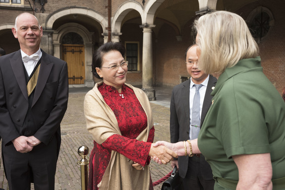 Voorzitter ontvangt Voorzitter parlement Vietnam