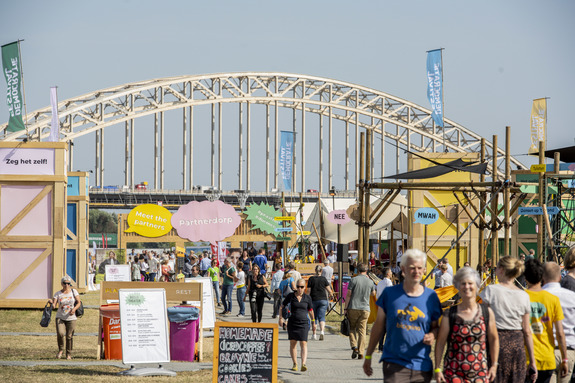 Eerste Kamerleden actief op Democratiefestival 