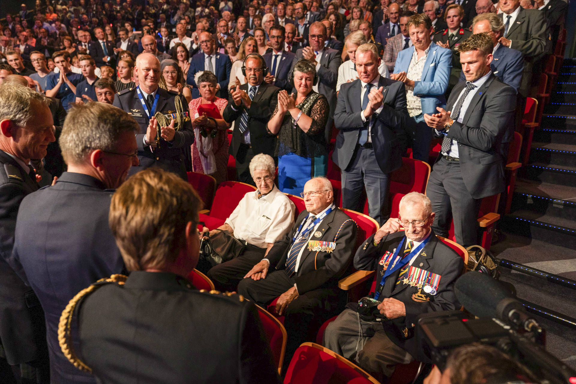 Kamervoorzitters bij start viering 75 jaar vrijheid