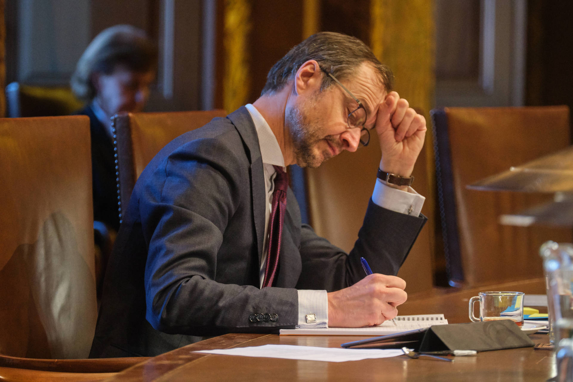 Minister Wiebes (EZK) tijdens het debat