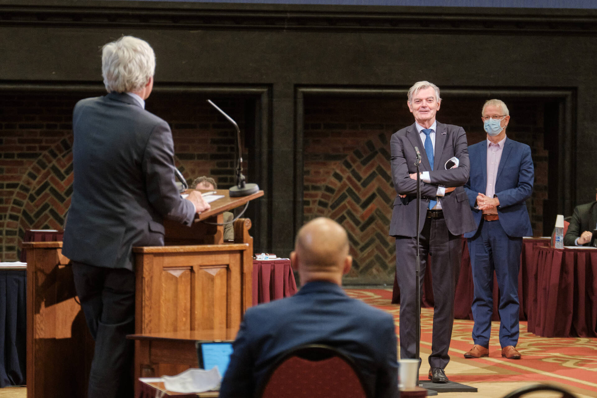 Kamer debatteert over koppeling AOW-leeftijd