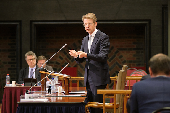 Minister Dekker voor Rechtsbescherming tijdens het debat op 13 april 2021