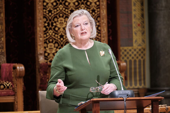 Staatssecretaris Broekers-Knol tijdens het debat op 21 december 2021