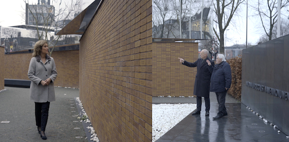 Vera Bergkamp en Jan Anthonie Bruijn bij het Holocaust Namenmonument in Amsterdam