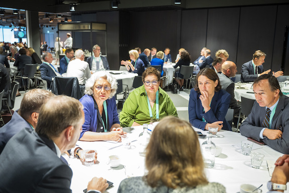 Staten-Generaal ontvangen Nederlandse ambassadeurs