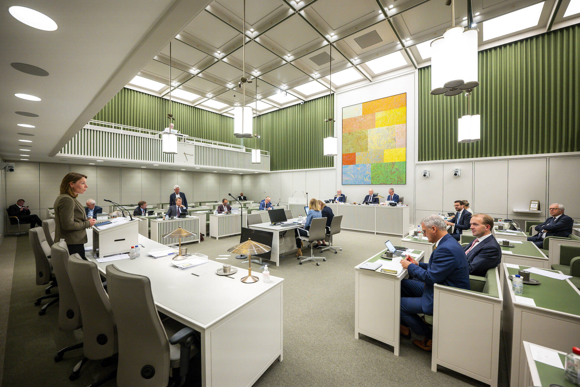 De Kamer heeft zes voorstellen tot grondwetswijziging aangenomen in een zogenoemde tweede lezing.