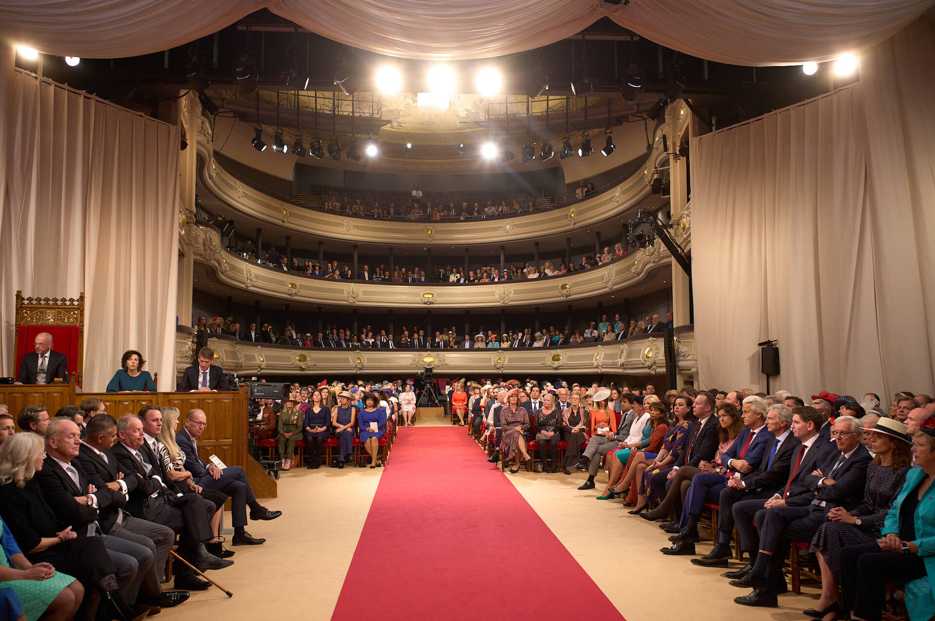 Verenigde Vergadering Prinsjesdag 2022 vond plaats in de Koninklijke Schouwburg in Den Haag