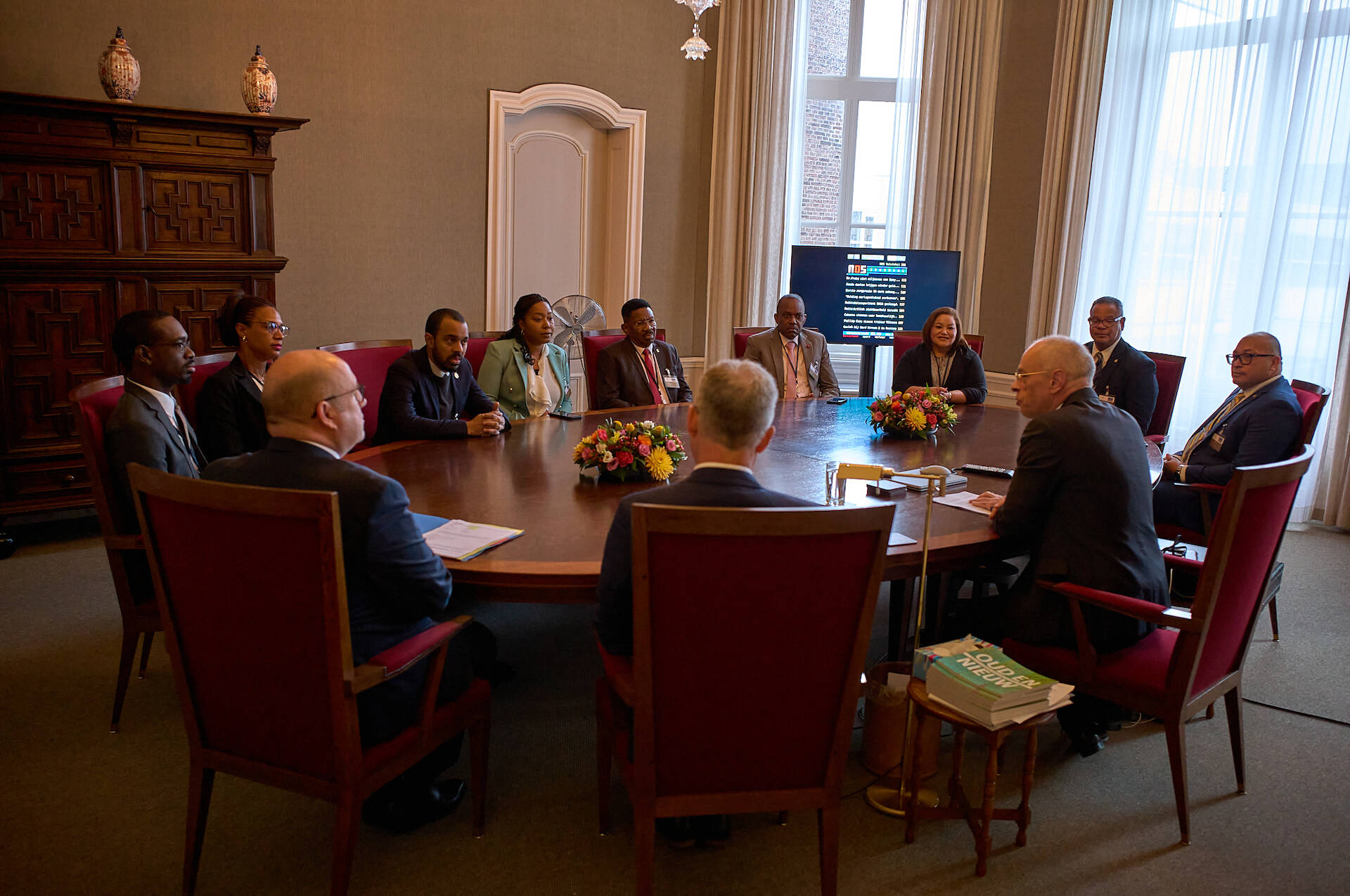 Eerste Kamervoorzitter Jan Anthonie Bruijn ontving de leiders van de Caribische statendelegaties 