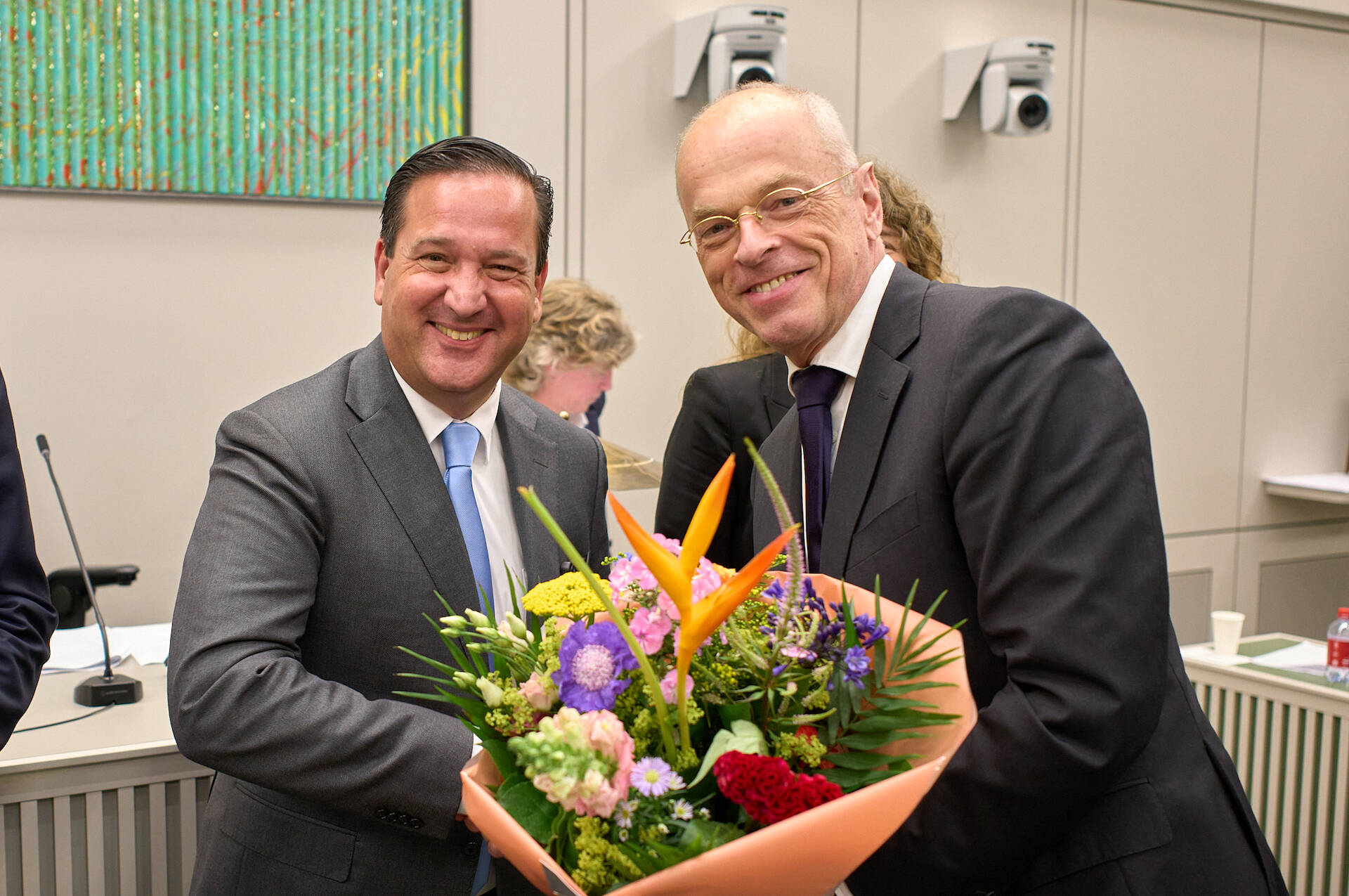  Felicitaties voor senator Baumgarten (JA21) die zijn maidenspeech hield