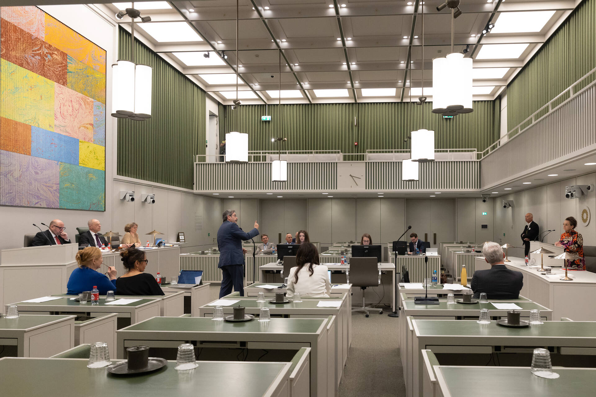 Foto van de plenaire vergaderzaal van de Eerste Kamer in vergadering