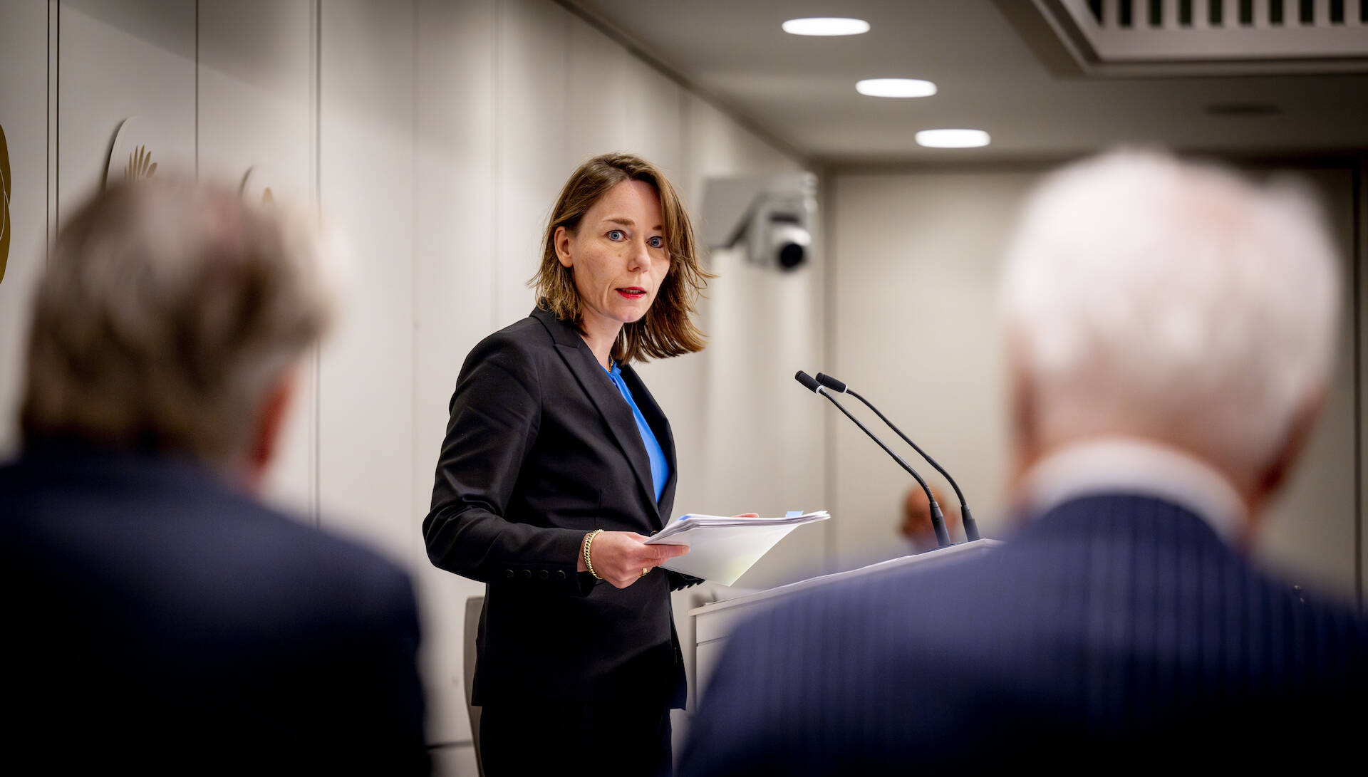 Demissionair minister Bruins Slot van Buitenlandse Zaken aan het woord tijdens het debat op 18 juni 2024