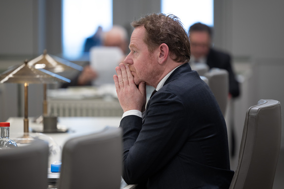Minister Van Weel tijdens het debat op 17 maart 2026
