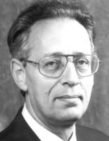 Portretfoto van oud-senator Arend Vermaat