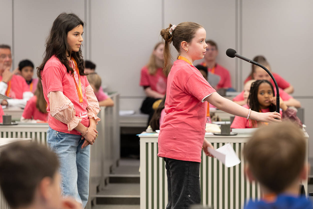 Basisschoolleerlingen debatteren in de Eerste Kamer.