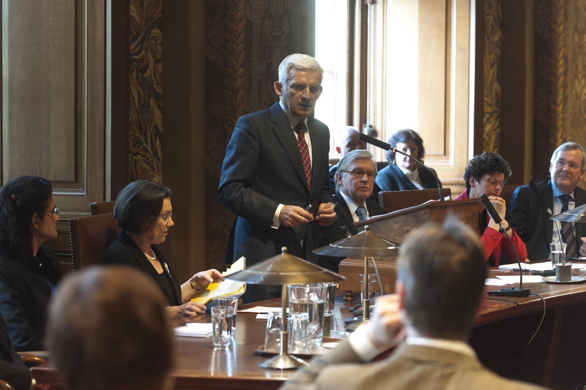 Ontmoeting Buzek met leden van de Eerste en Tweede Kamer in de plenaire zaal van de Eerste Kamer