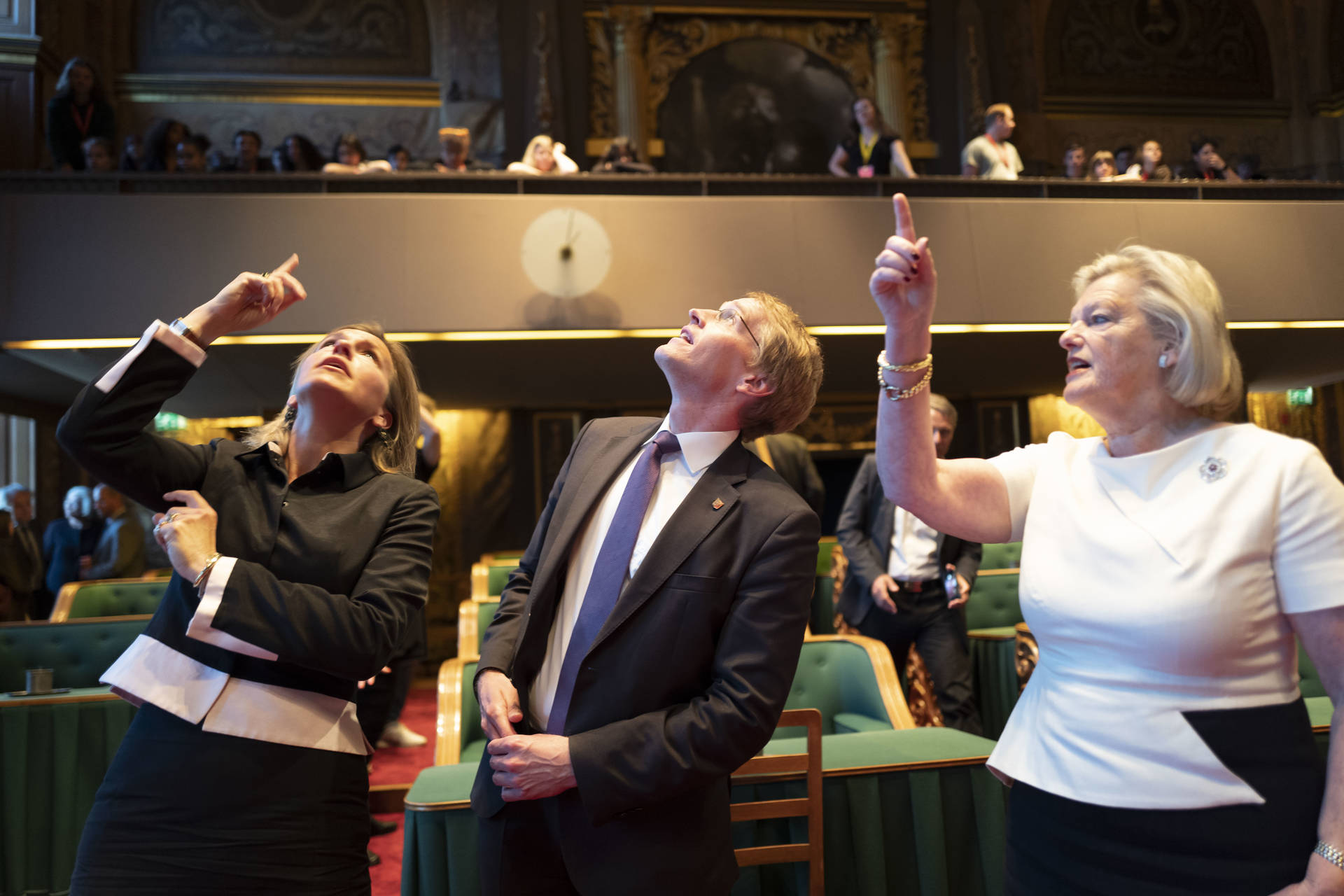 Rondleiding door de plenaire zaal van de Eerste Kamer