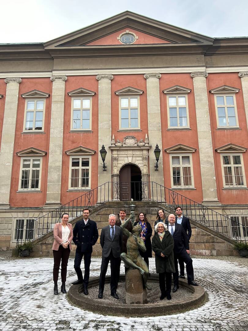 De delegatie met de Nederlandse ambassadeur in Zweden